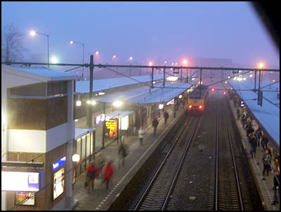 Station in de mist (27k image)