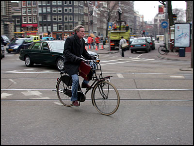 fietser in amsterdam (45k image)
