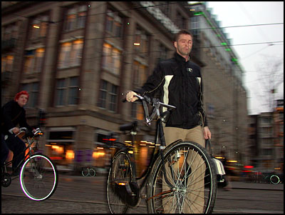 fietser in amsterdam (43k image)