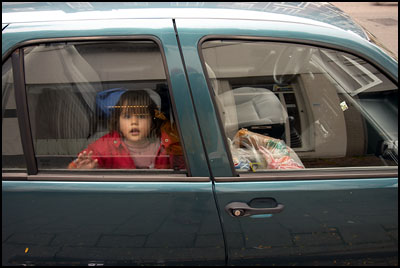 meisje in auto (46k image)