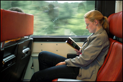 Meisje in de trein (37k image)