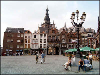 hoe heet dit plein ook alweer, ow ja Grote Markt, bedankt Barto (39k image)